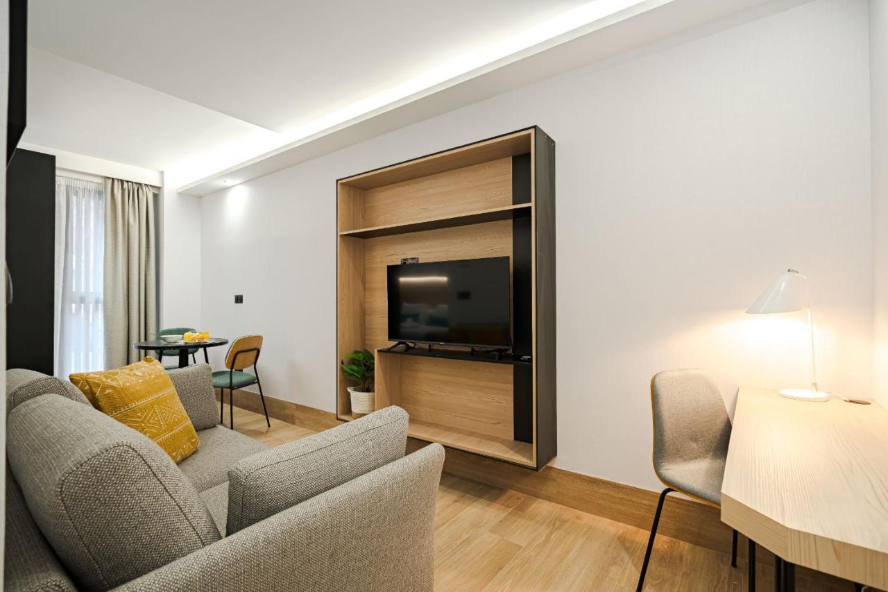 Feelathome Ventas Suites Madrid Exterior photo